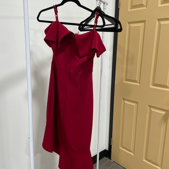 Le Chateau Red Formal Dress - Picture 2 of 3